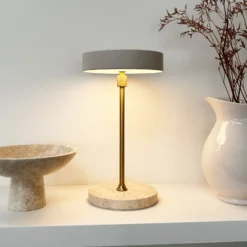Lámpara de mesa LED recargable Dyberg Larsen «Moonlight», color beige