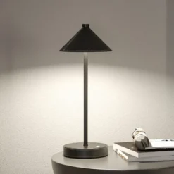 Lámpara de mesa LED recargable Paulmann Pellini, negra, luz hacia abajo, CCT