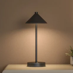 Lámpara de mesa LED recargable Paulmann Pellini, negra, luz hacia abajo, CCT