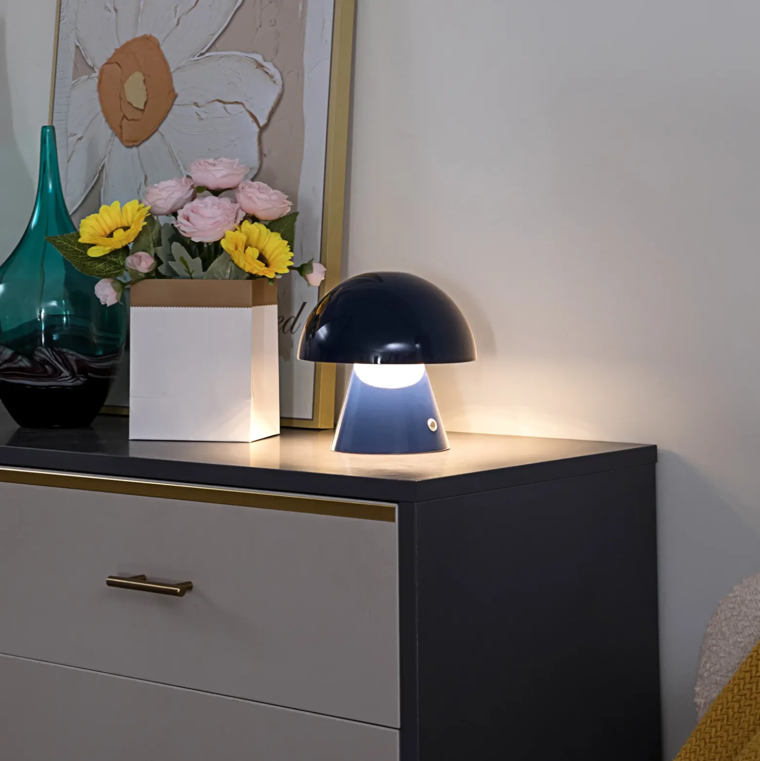 Lámpara de mesa LED recargable Lindby Nevijo, azul, Ø 18 cm, USB, atenuador de