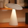 Lámpara de mesa LED recargable Beacon Kinoko, blanca, 27 cm, CCT