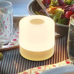 Lámpara de mesa LED recargable Cita con acabado en madera, USB-C, 2700 K,
