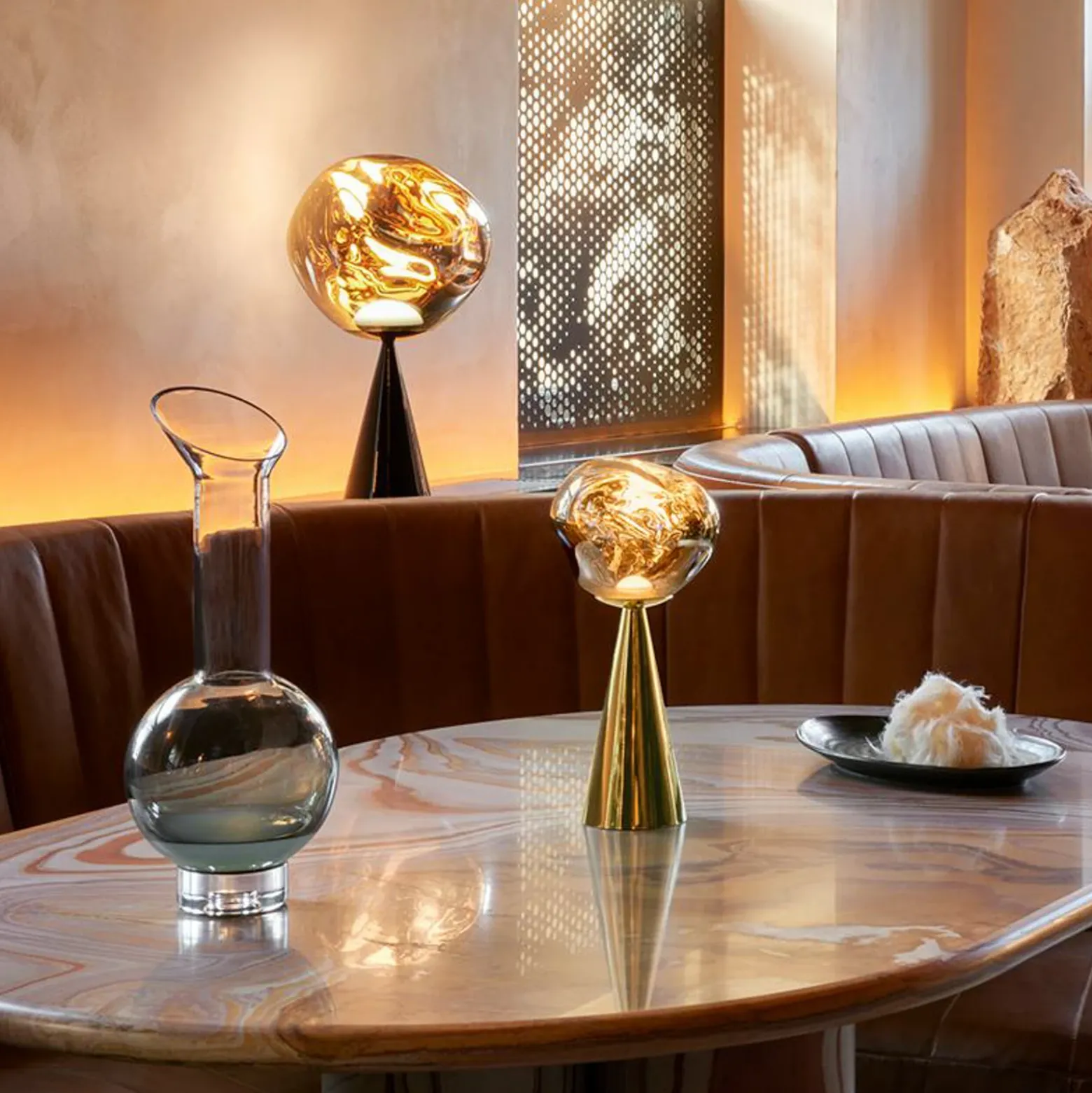 Lámpara de mesa LED recargable Melt de Tom Dixon, color dorado, altura 29 cm