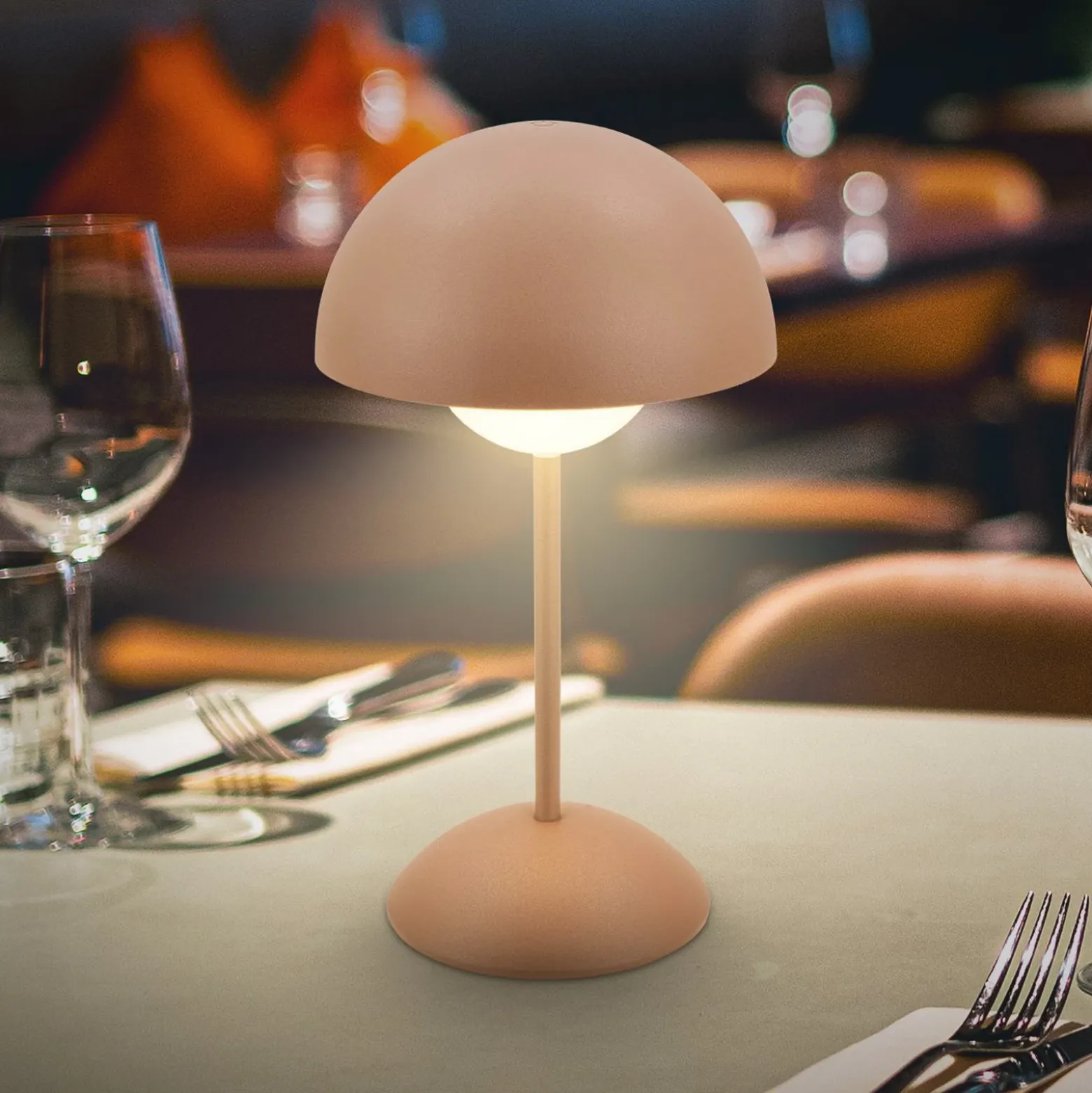 Lámpara de mesa LED recargable Kugle, marrón, metal, IP44, atenuable