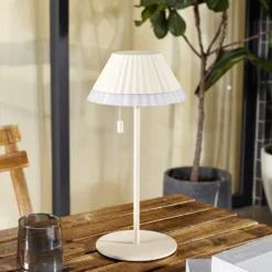 Lámpara de mesa LED recargable Ilvi de Lindby, beige, aluminio, Ø 17,5 cm