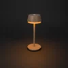 Lámpara de mesa LED recargable Lyon, color arena, IP54, atenuador, CCT, RGB