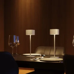 Lámpara de mesa LED recargable Calex Serino, arena, aluminio, 2700 K