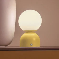 Lámpara de mesa LED recargable RUDI, amarilla, altura 20 cm, CCT, regulación
