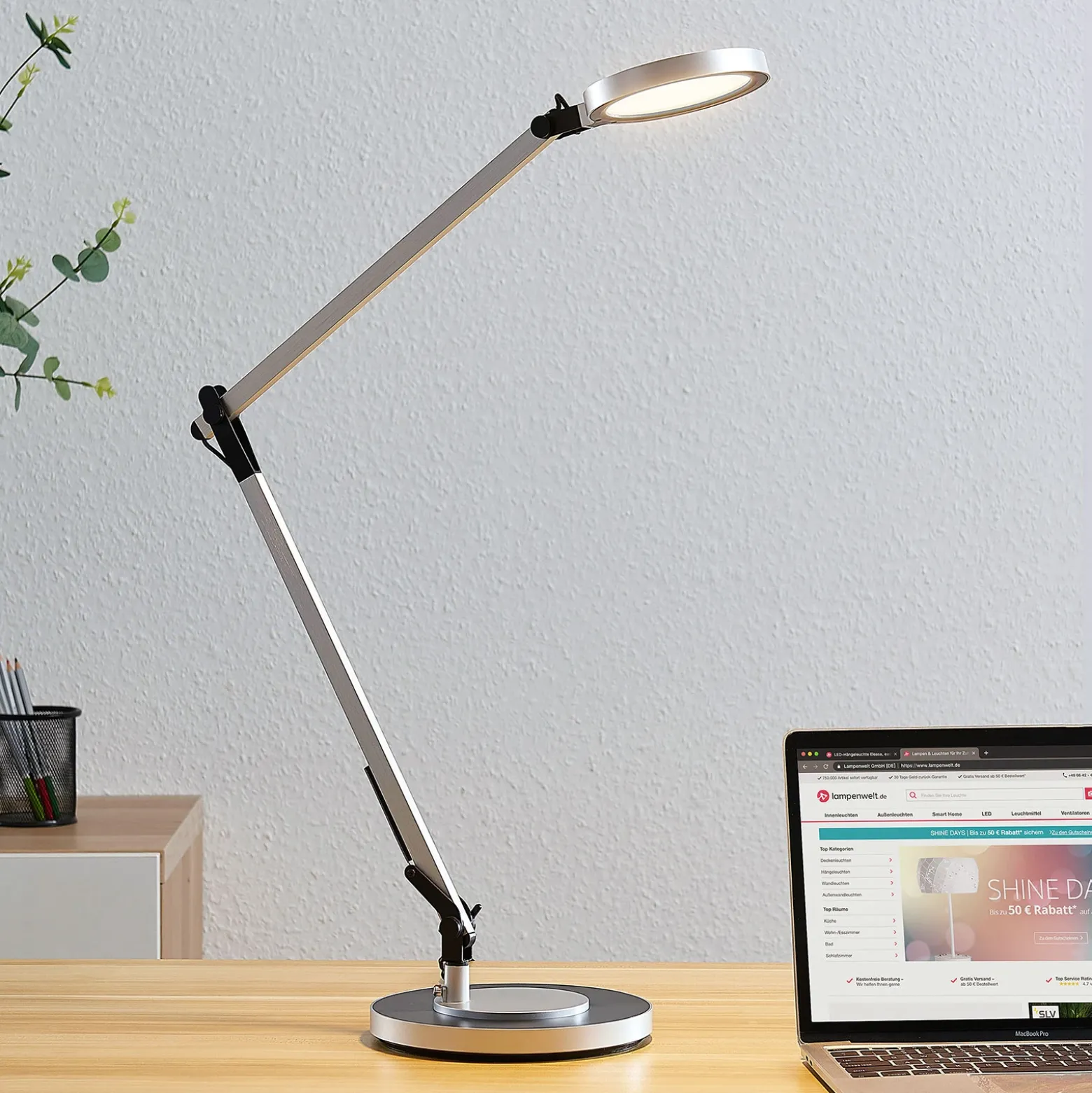 Lámpara de mesa LED Rilana con atenuador, plateada