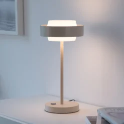 Lámpara de mesa LED SCHÖNER WOHNEN Elmo, brisa de arena, 3000 K, atenuable