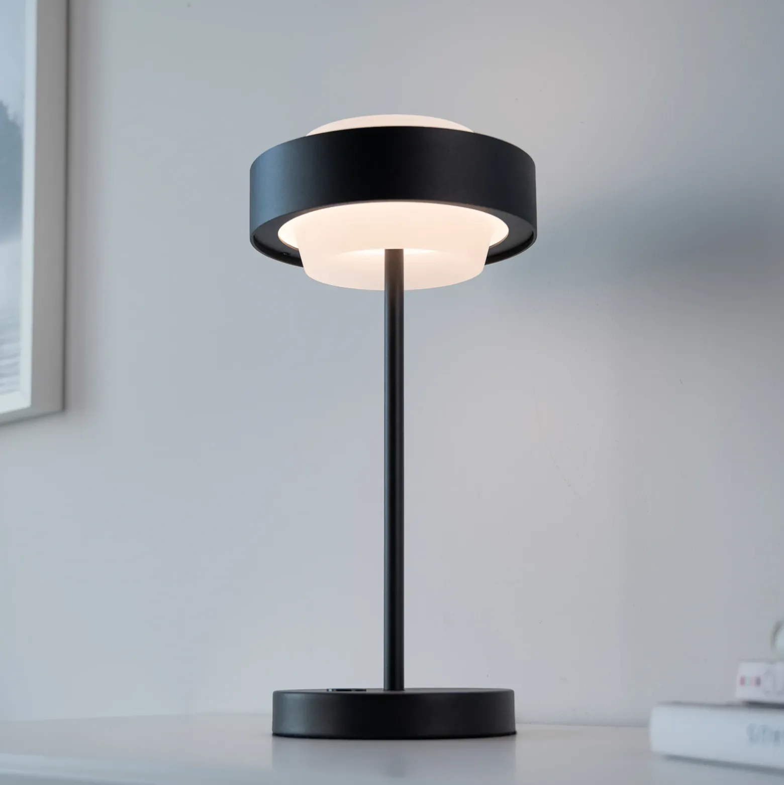 Lámpara de mesa LED SCHÖNER WOHNEN Elmo, negra, 3000 K, atenuador