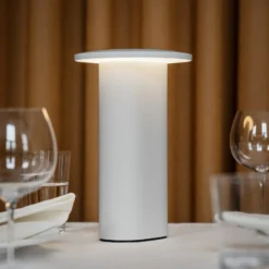lámpara de mesa LED Solae de Fritz Hansen, blanca, aluminio, IP44