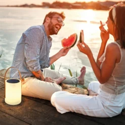 Lámpara de mesa LED solar Bari, cambio color RGB