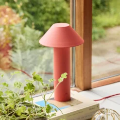 Lámpara de mesa LED Tower, roja, altura 32 cm, metal