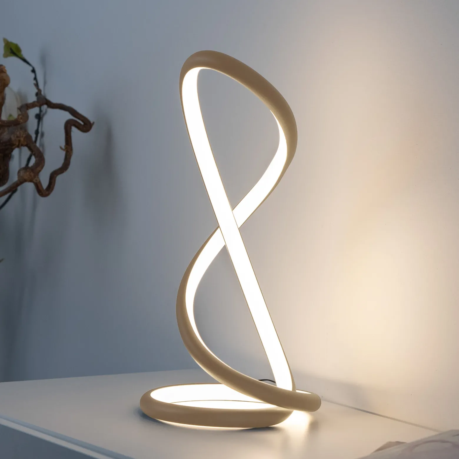 Lámpara de mesa LED Twist de Paul Neuhaus, color arena, altura 42 cm