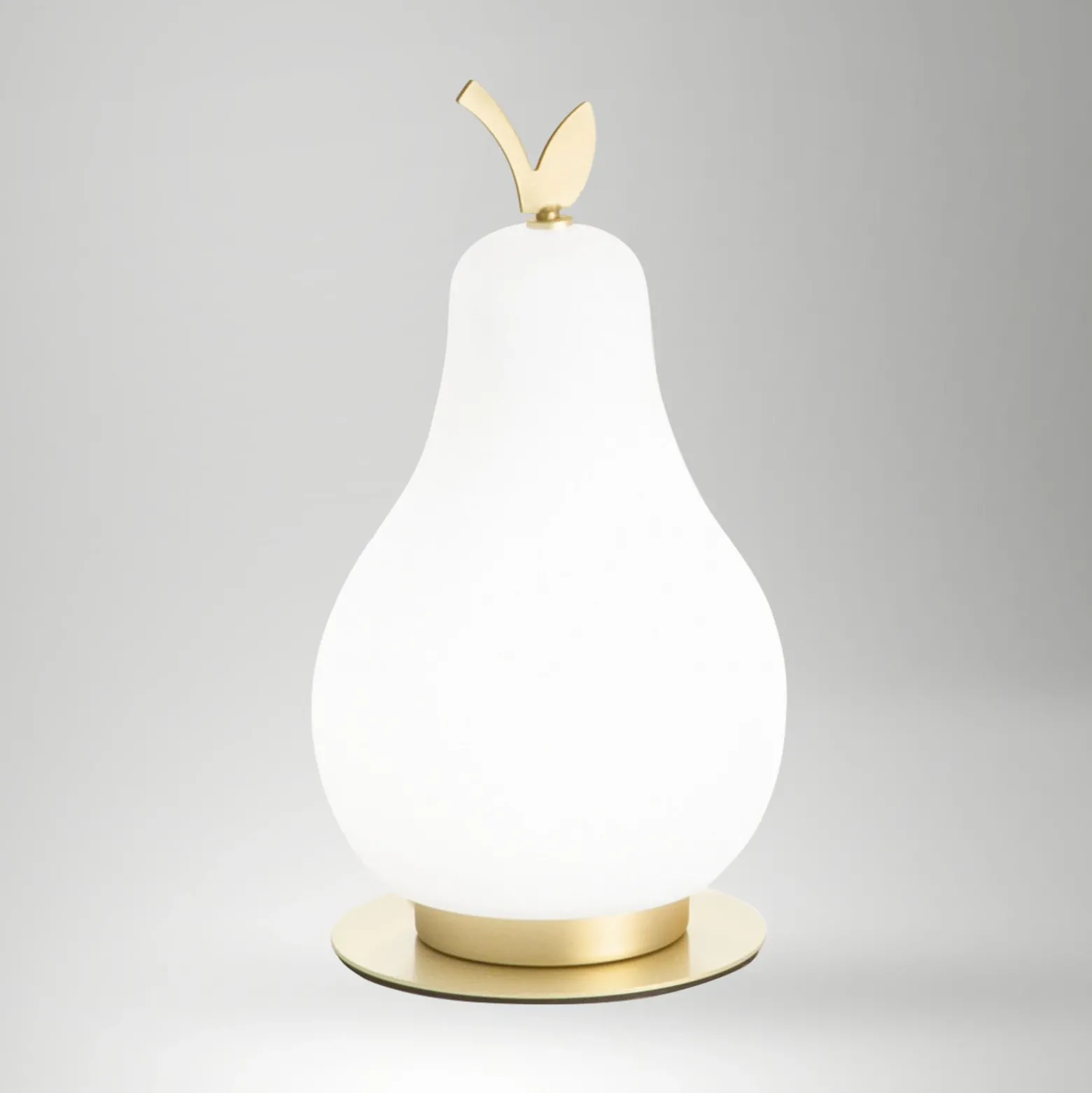 Lámpara de mesa LED Wilma, latón/blanco, con forma de bombilla, atenuable