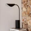 Lámpara de mesa Liggera, negra, acero, altura 27,9 cm