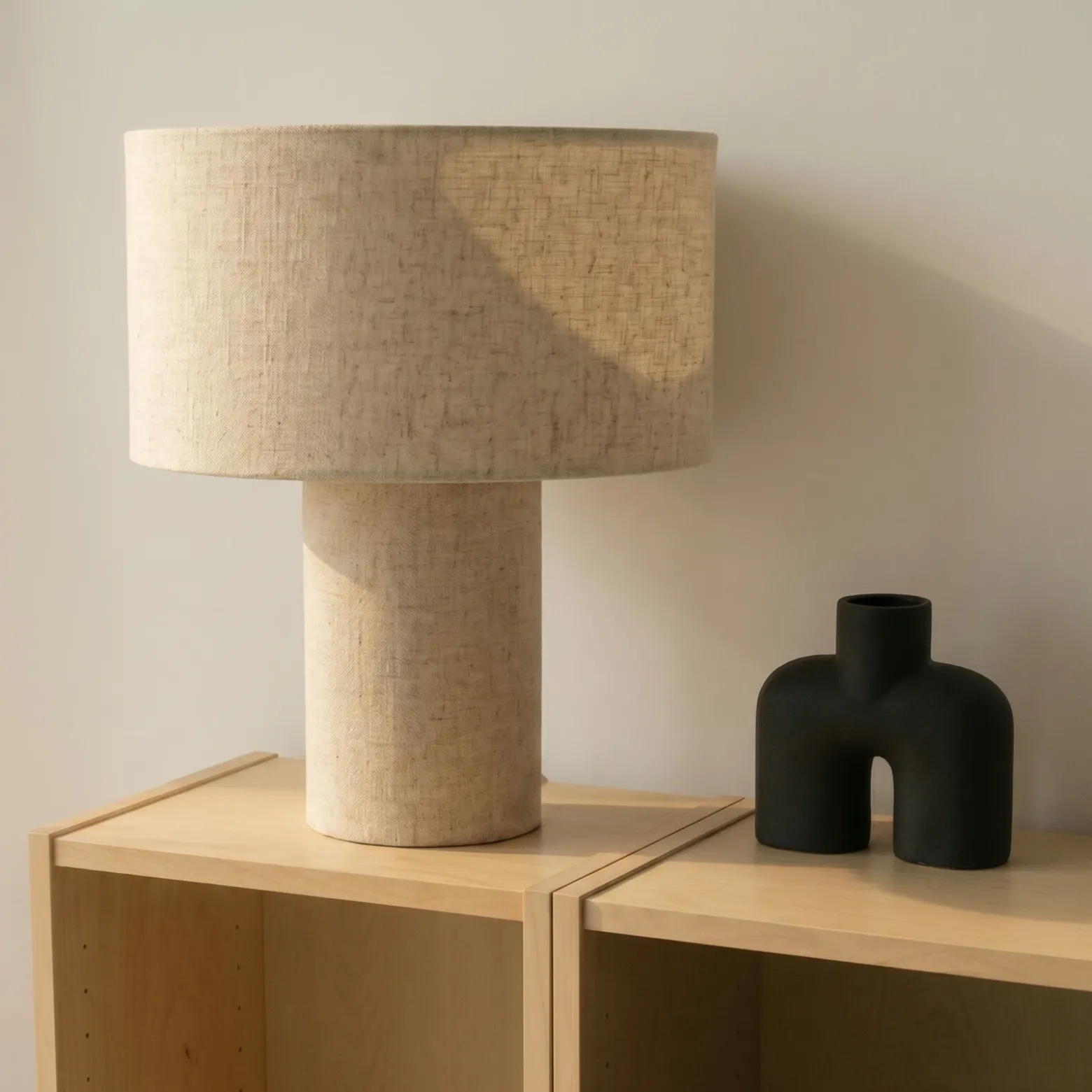 Lámpara de mesa Lindby Elfie, Ø 35 cm, beige, lino, E27