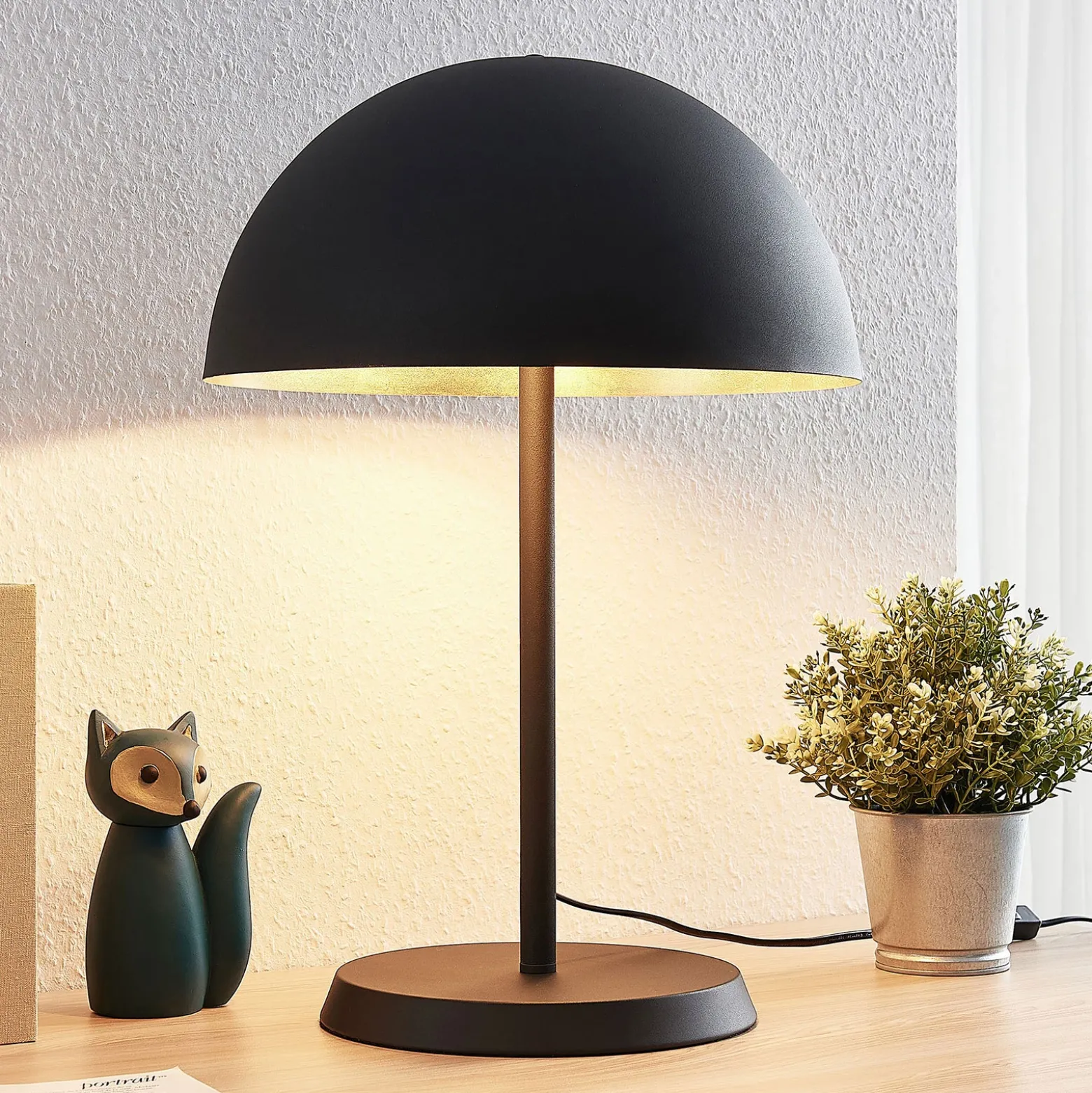 Lámpara de mesa Lindby Idalene, altura 51 cm, negra, metal