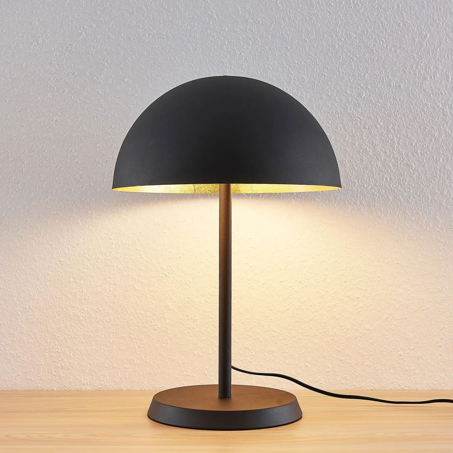 Lámpara de mesa Lindby Idalene, altura 51 cm, negra, metal