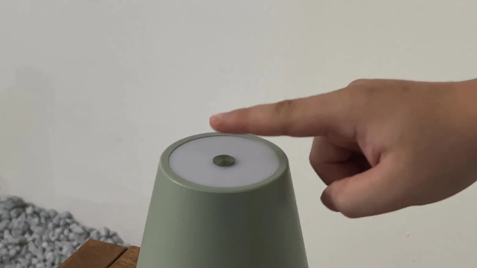 Lámpara de mesa Lindby LED recargable Janea TWIN, verde, metal