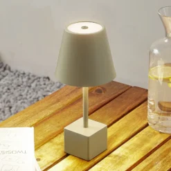 Lámpara de mesa Lindby LED recargable Janea CUBE, verde, metal