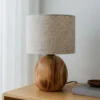Lámpara de mesa Lindby Mayumi, altura 31 cm, madera, textil
