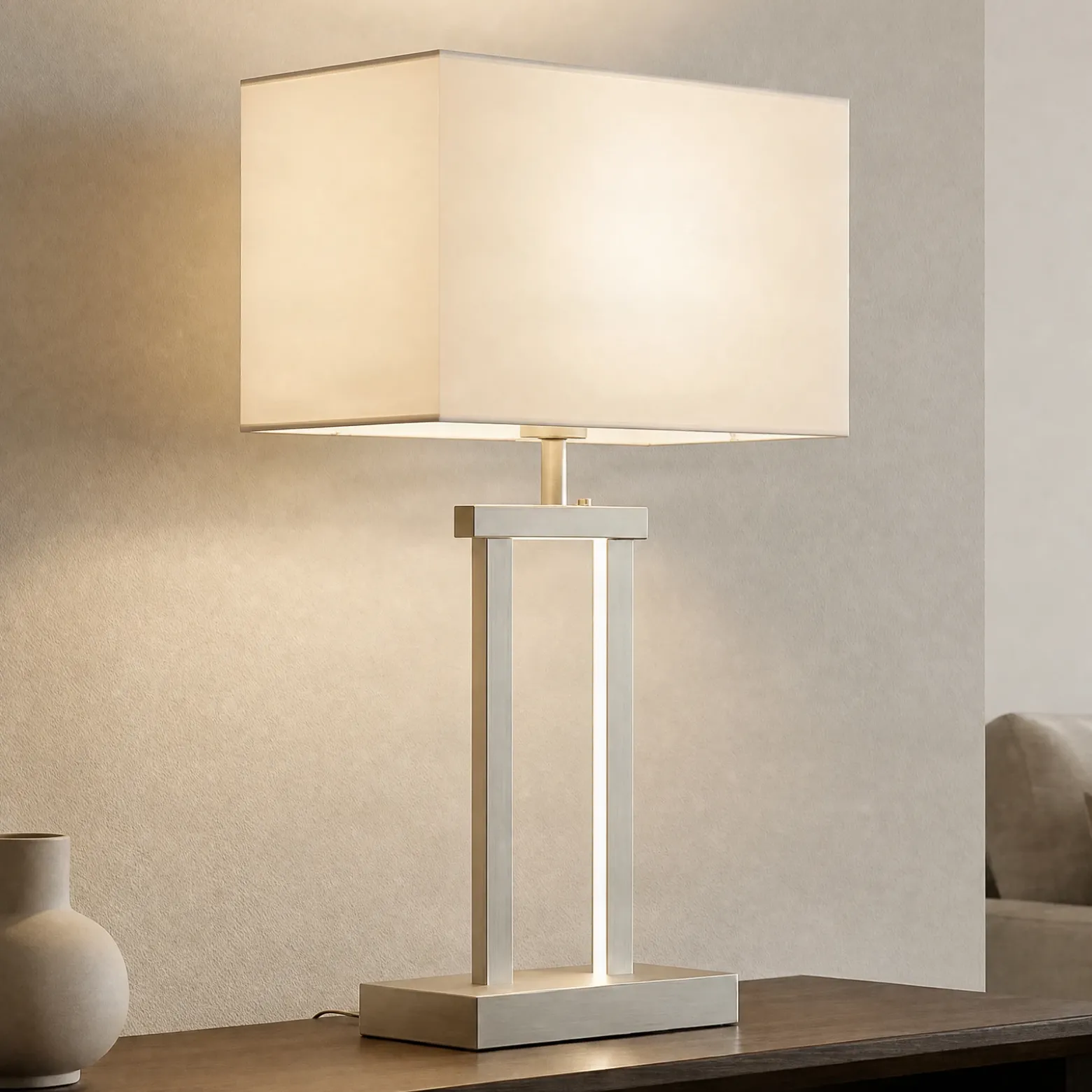 Lámpara de mesa Lindby Sigurd, blanca, tela, altura 54cm, E27