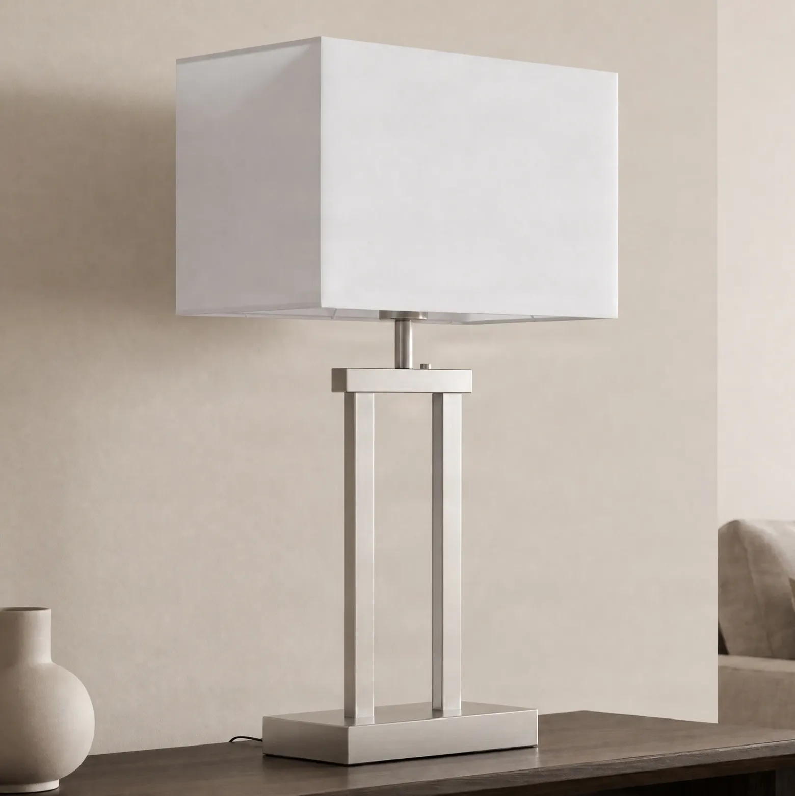 Lámpara de mesa Lindby Sigurd, blanca, tela, altura 54cm, E27