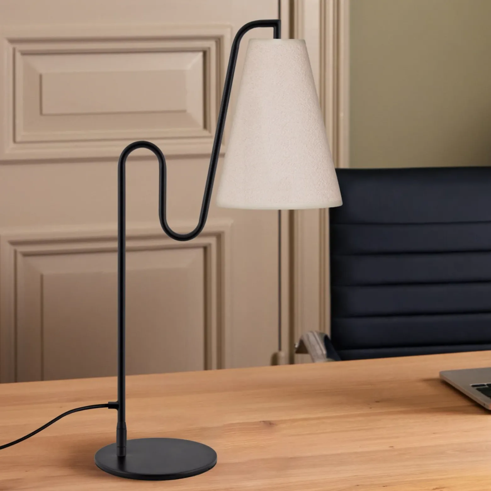 Lámpara de mesa Lou de Globen Lighting, negro/blanco, altura 55 cm