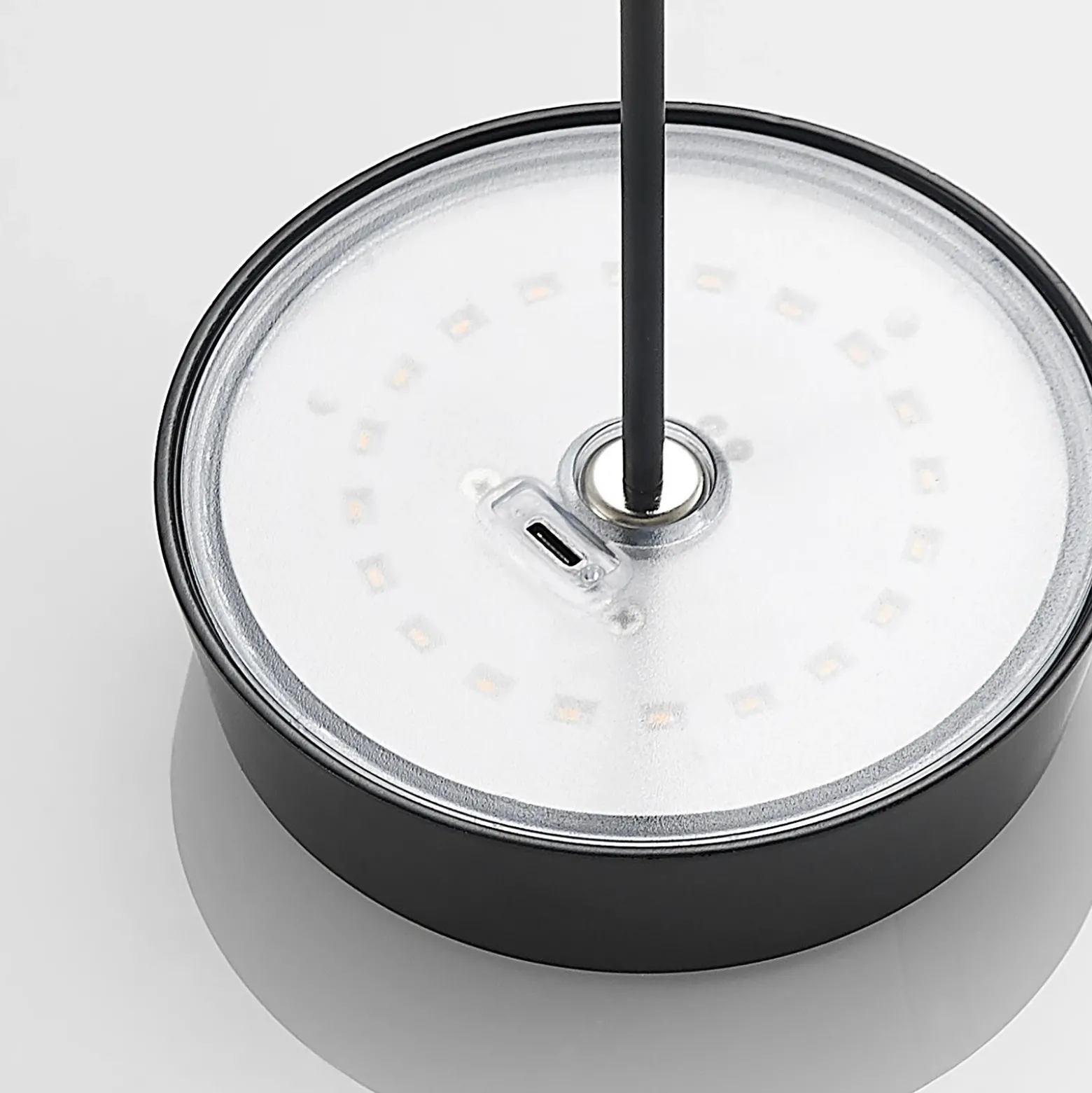 Lámpara de mesa Lucande LED recargable Tibia, negra, aluminio, USB, IP54