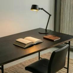 Lámpara de mesa Lucande Silka, 93 cm, negra, regulable, E27