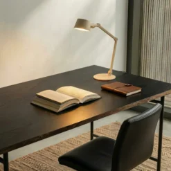 Lámpara de mesa Lucande Silka, 93 cm, beige, regulable, E27