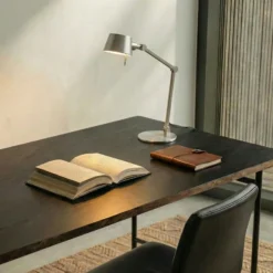 Lámpara de mesa Lucande Silka, 93 cm, níquel, regulable, E27