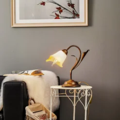Lámpara de mesa Lucrezia en bronce con pantalla floral
