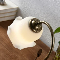 Lámpara de mesa Matea de diseño floral