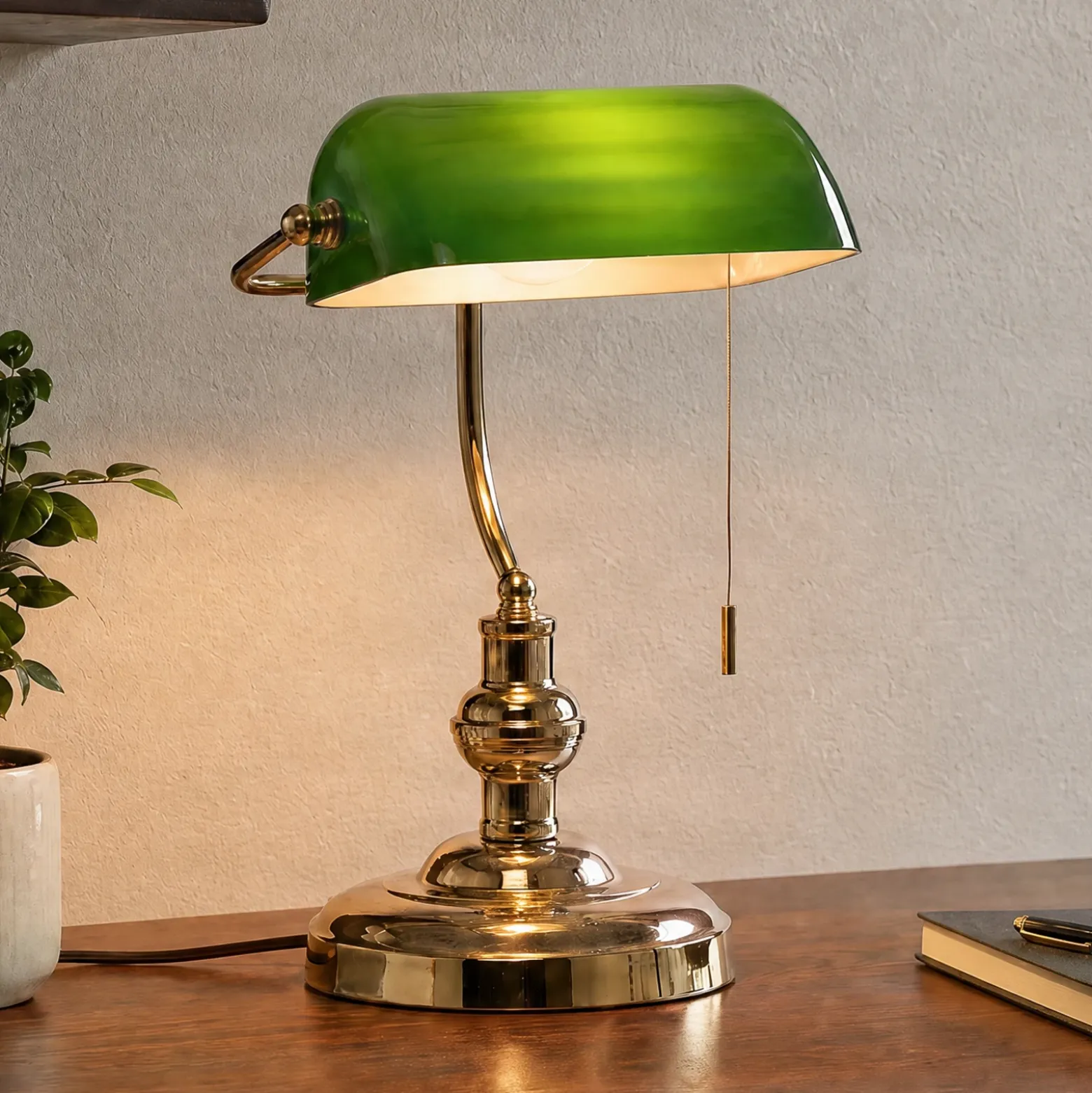Lámpara de mesa Milenka de Lindby, latón, altura 39 cm, metal