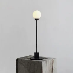 Lámpara de mesa Northern Snowball, negra