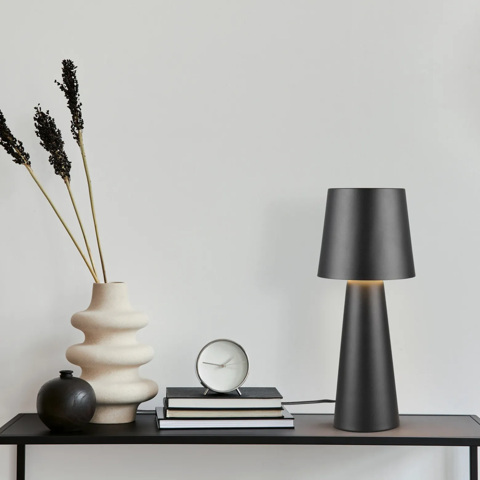 Lámpara de mesa Nubia, negra, altura 40 cm, metal, E27