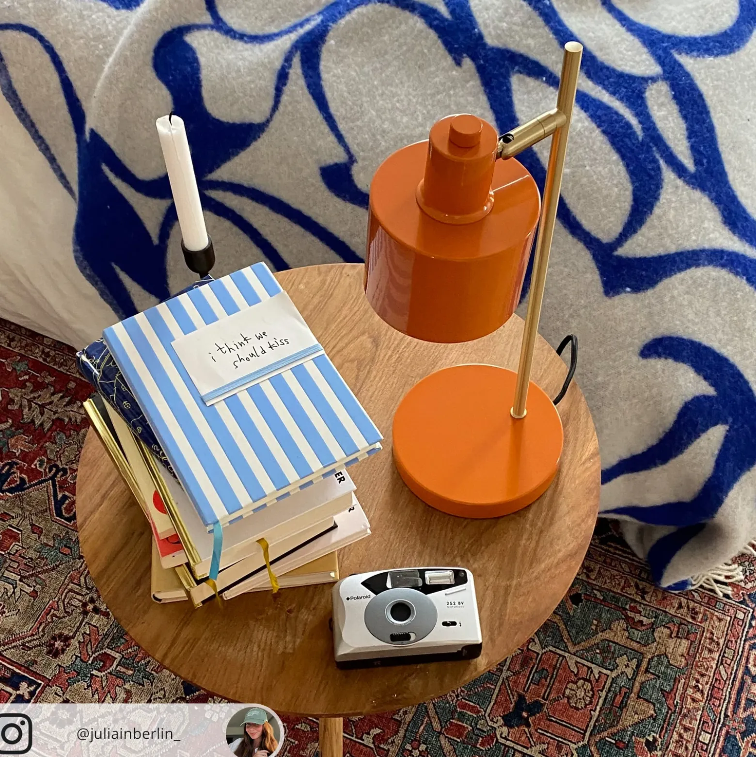 Lámpara de mesa Ocean de Dyberg Larsen, naranja/latón, altura 43 cm