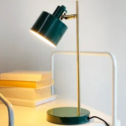Lámpara de mesa Ocean de Dyberg Larsen, verde oscuro/latón, 43 cm