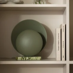 Lámpara de mesa ORBIT de Globen Lighting, verde, mármol, altura 32 cm