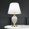 Lámpara de mesa Ovum, blanco/oro, altura 48 cm, cerámica/chintz