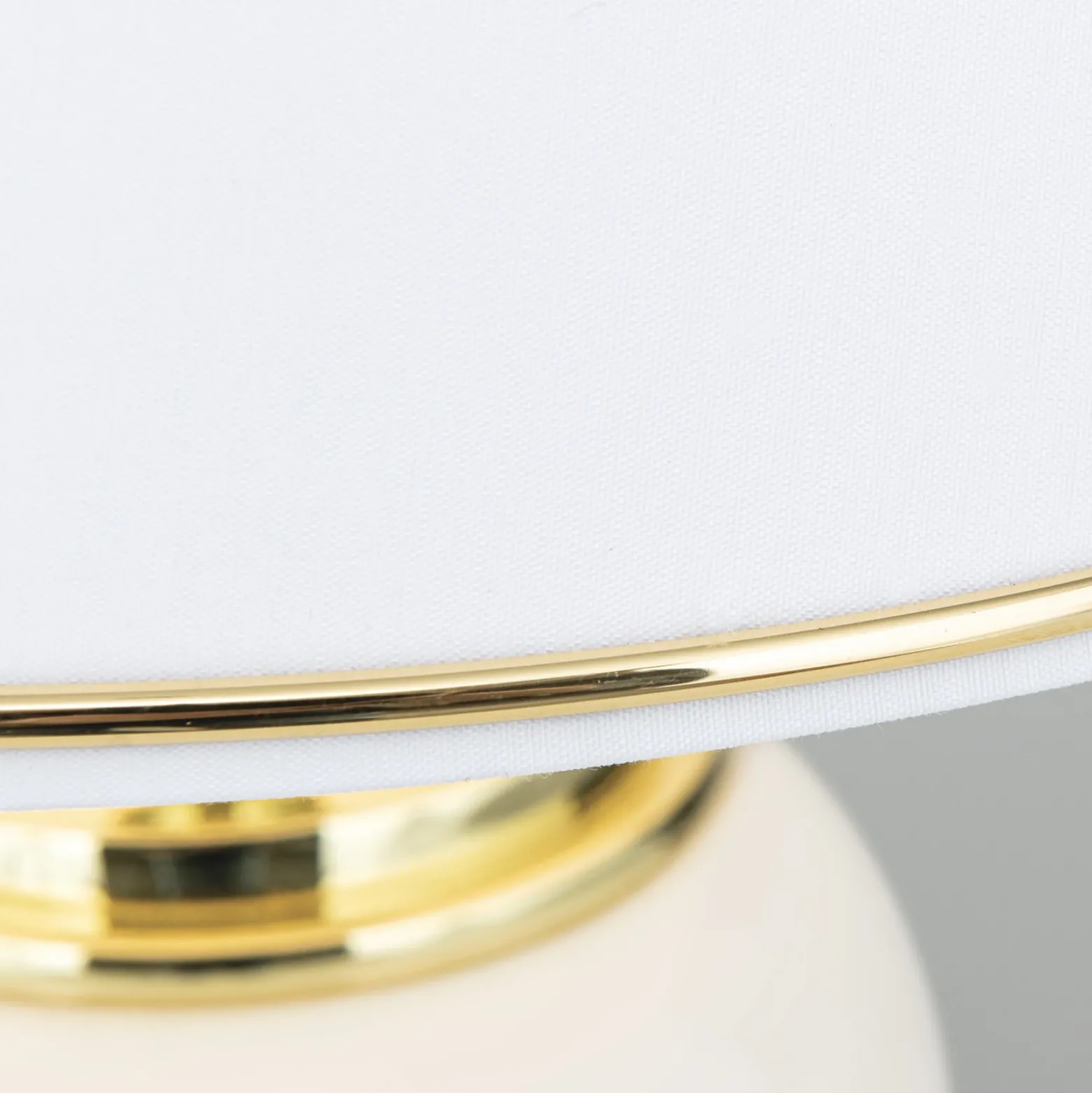 Lámpara de mesa Ovum, blanco/oro, altura 48 cm, cerámica/chintz