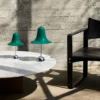 Lámpara de mesa Pantop de VERPAN, azul verdoso oscuro, altura 23 cm