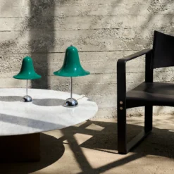 Lámpara de mesa Pantop de VERPAN, azul verdoso oscuro, altura 23 cm