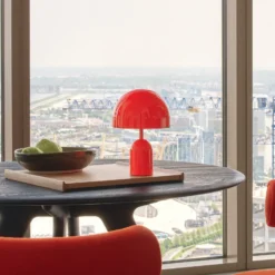 Lámpara de mesa recargable BELL PORTABLE de Tom Dixon, roja, 28 cm, IP44