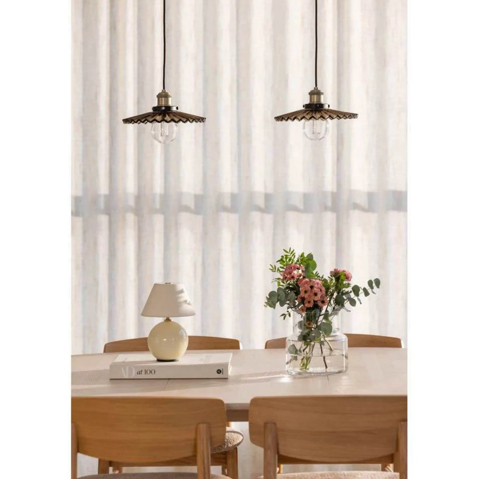 Lámpara de mesa recargable IRIS de Globen Lighting, color crema, altura 23 cm,