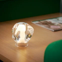 Lámpara de mesa recargable LED LOOM DESIGN Ice Ball, cromada, Ø 10,5 cm