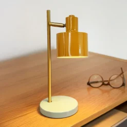 Lámpara de mesa recargable LED Ocean Mini de Dyberg Larsen, curry/turquesa